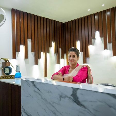 Hotel Js Souvenir Dehradun Ngoại thất bức ảnh
