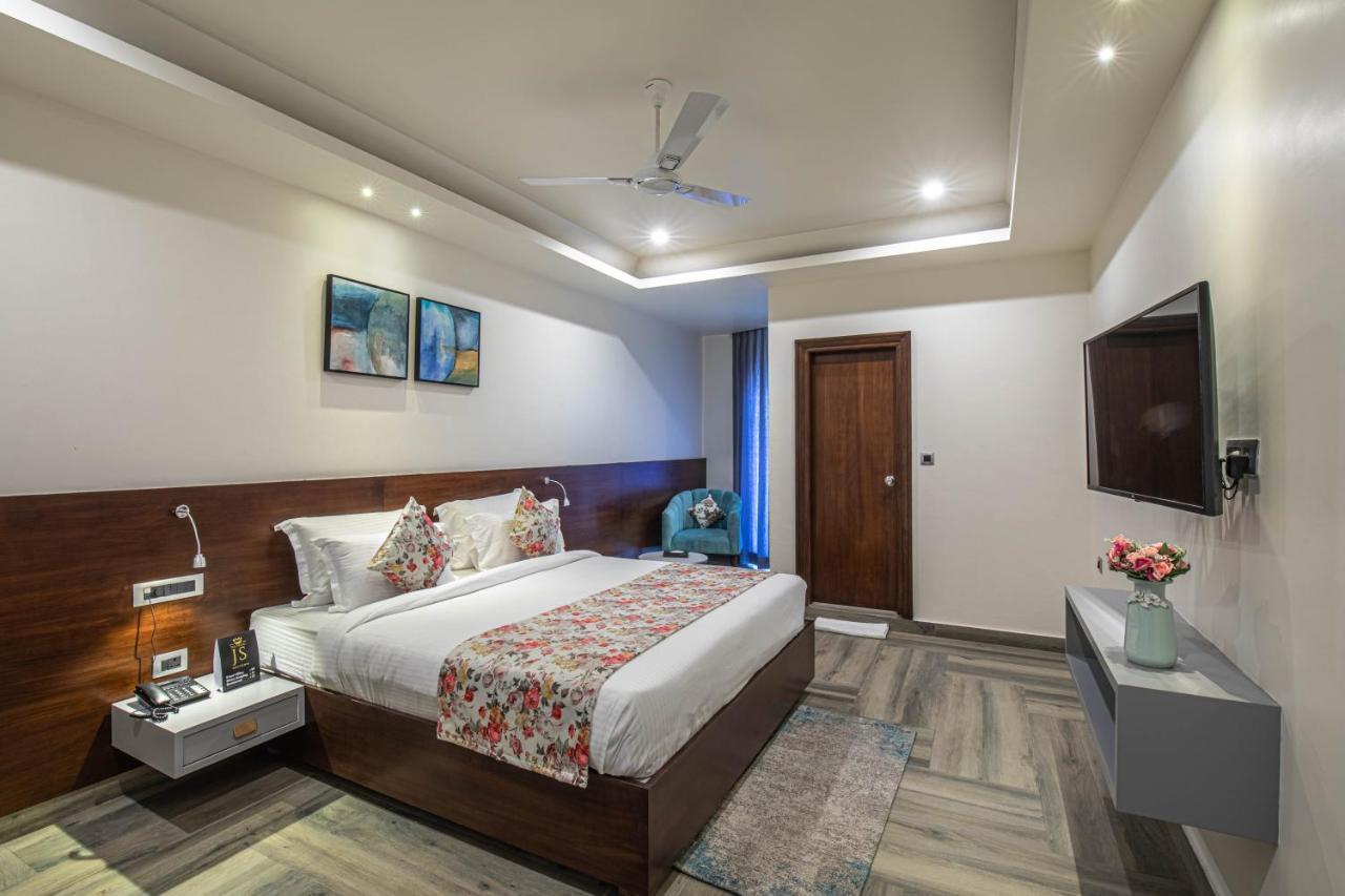 Hotel Js Souvenir Dehradun Ngoại thất bức ảnh