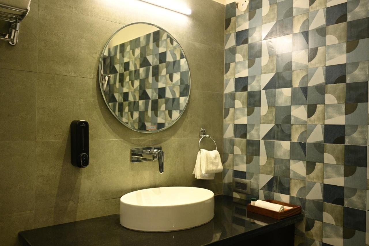 Hotel Js Souvenir Dehradun Ngoại thất bức ảnh
