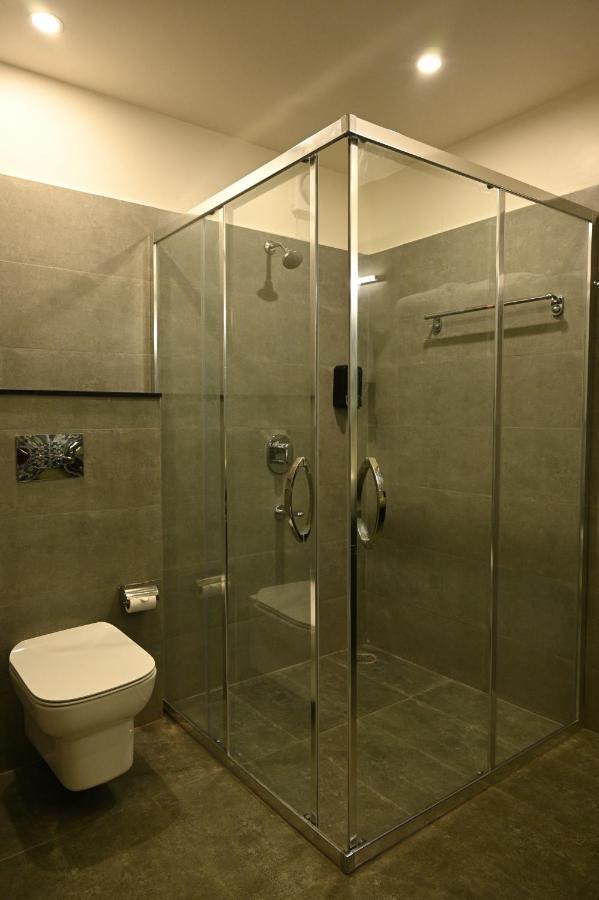 Hotel Js Souvenir Dehradun Ngoại thất bức ảnh