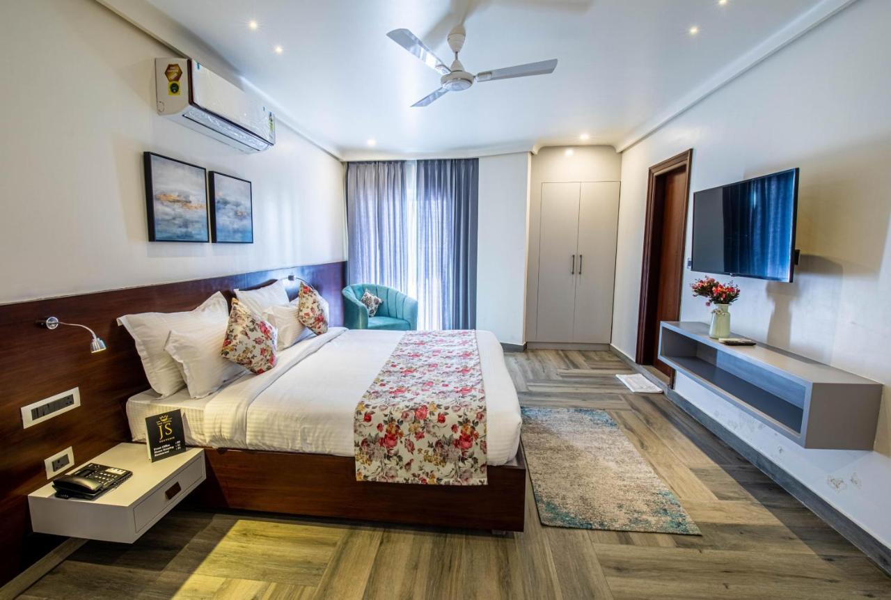 Hotel Js Souvenir Dehradun Ngoại thất bức ảnh