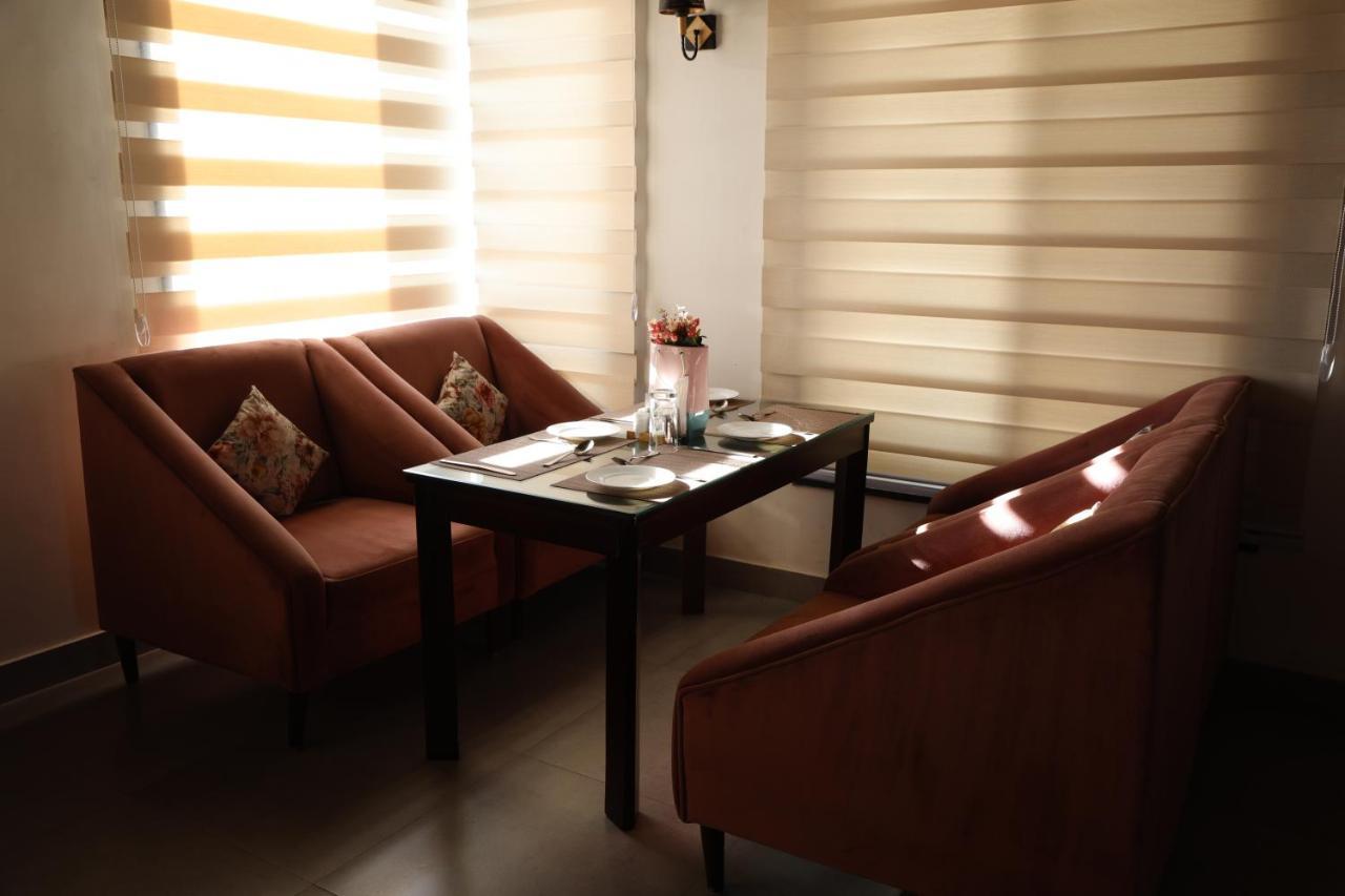 Hotel Js Souvenir Dehradun Ngoại thất bức ảnh