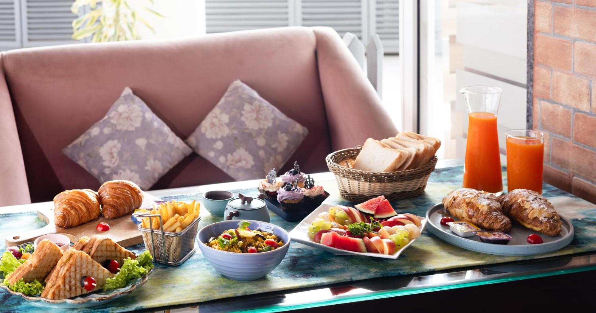 Hotel Js Souvenir Dehradun Ngoại thất bức ảnh