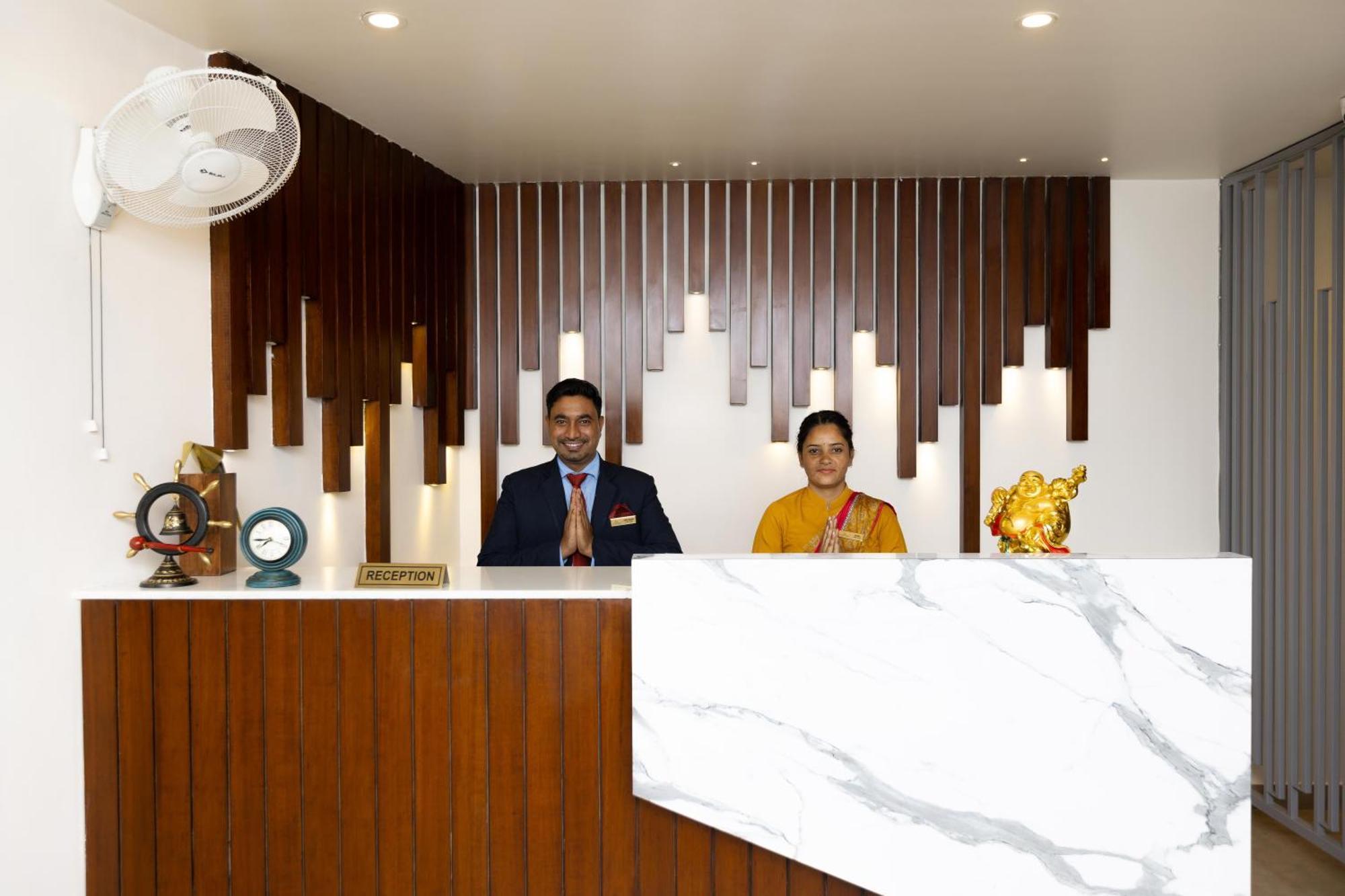 Hotel Js Souvenir Dehradun Ngoại thất bức ảnh