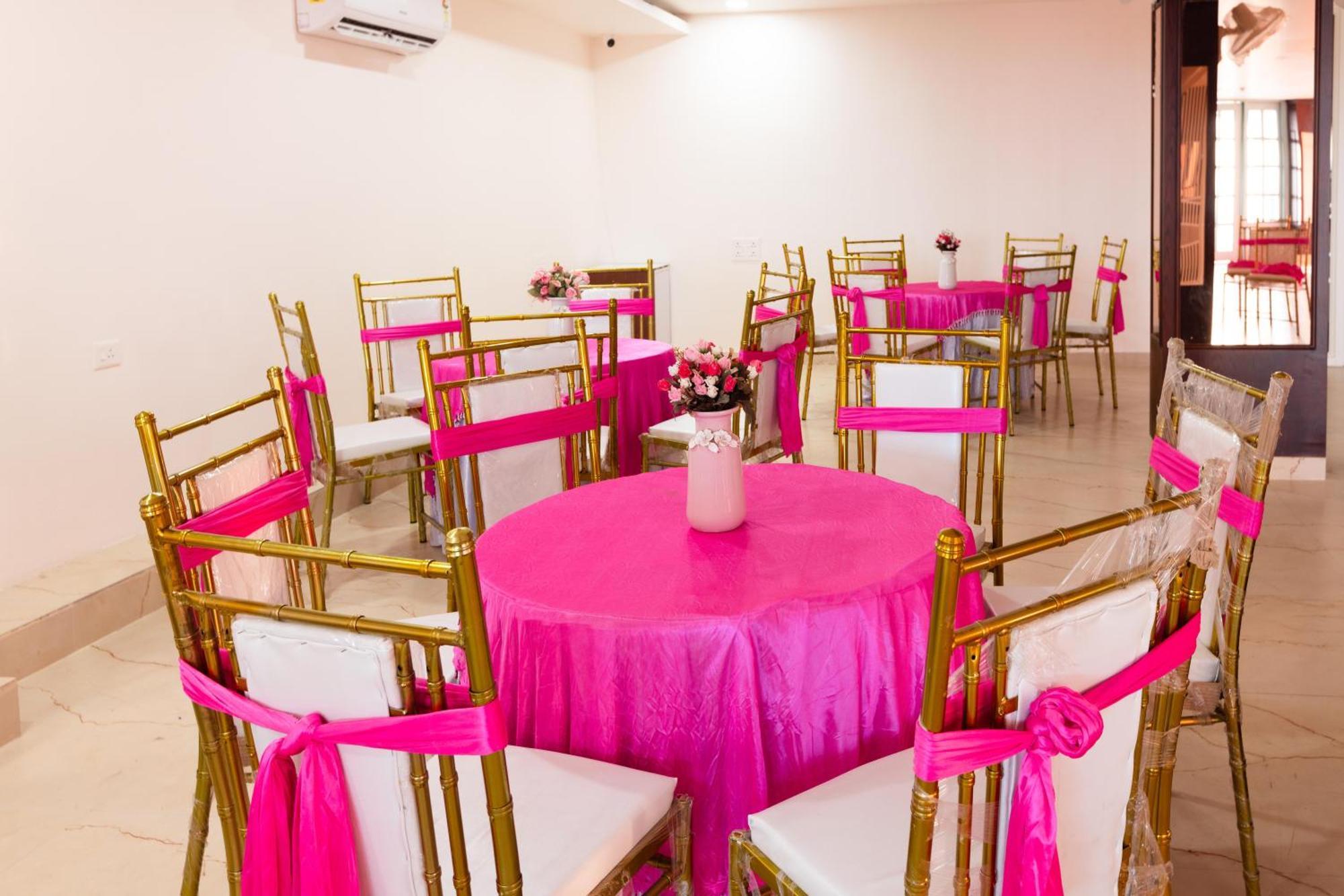 Hotel Js Souvenir Dehradun Ngoại thất bức ảnh